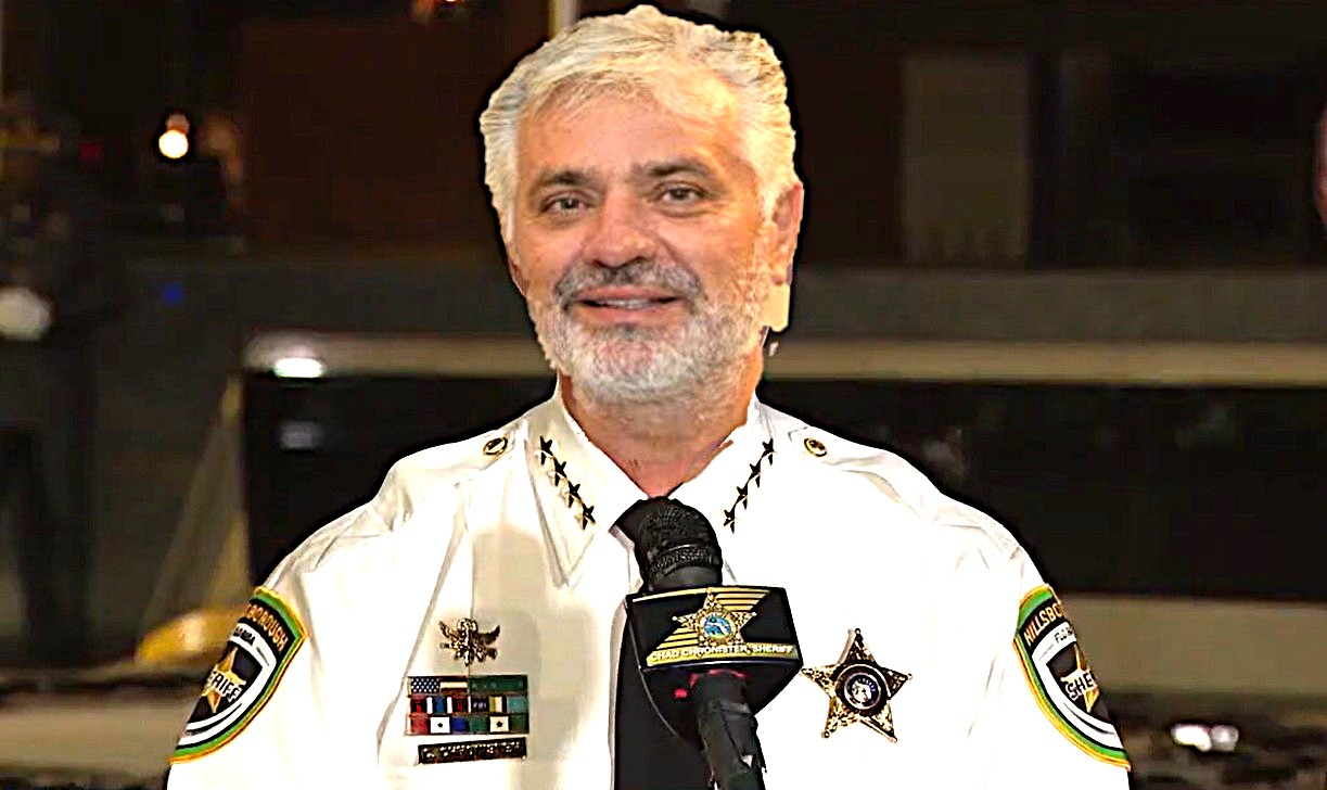 Ο Λίτσας νομίζει ότι είναι ο Σερίφης του Ωρωπού