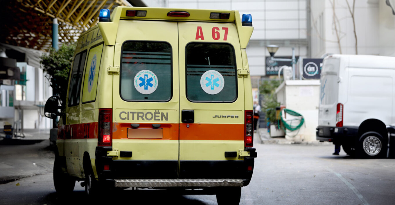 «Το παιδί είναι στην Εντατική και είναι πολύ σοβαρά» λέει ο πατέρας του 18χρονου που παρασύρθηκε από αυτοκίνητο στην Αργυρούπολη