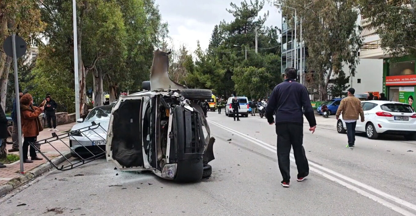 Δυστύχημα με ανατροπή ΙΧ στο κέντρο του Νέου Ψυχικού - Ένας νεκρός και πέντε τραυματίες, δείτε βίντεο