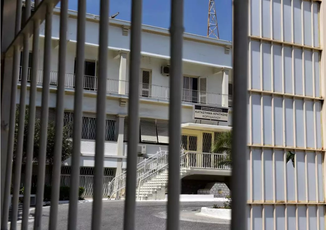 Συνελήφθη γνωστός δικηγόρος γιατί αποπειράθηκε να περάσει ναρκωτικά στις φυλακές