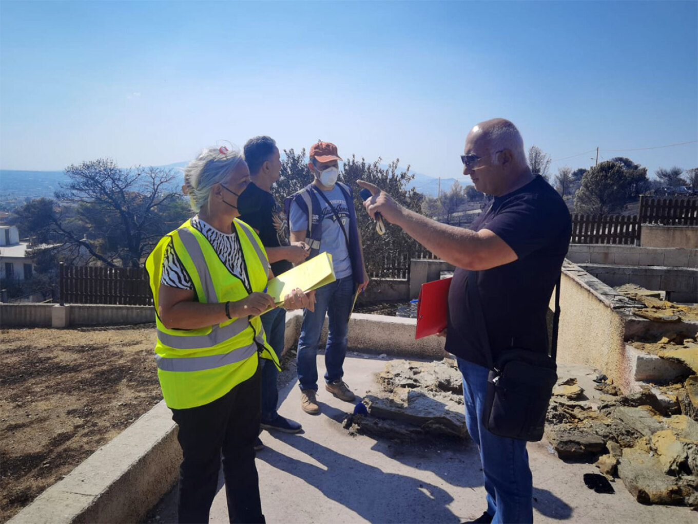 Φωτογραφίες: Ξεκίνησε η καταγραφή των ζημιών στον οικισμό της Αγίας Παρασκευής στο Μενίδι