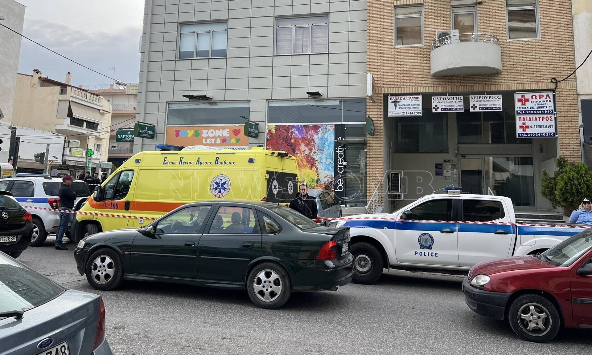 Οι πρώτες εικόνες από το σημείο της τραγωδίας στο Μενίδι - Είχε κάνει καταγγελία για ενδοοικογενειακή βία η γυναίκα που βρέθηκε μαχαιρωμένη - Τι συνέβη;