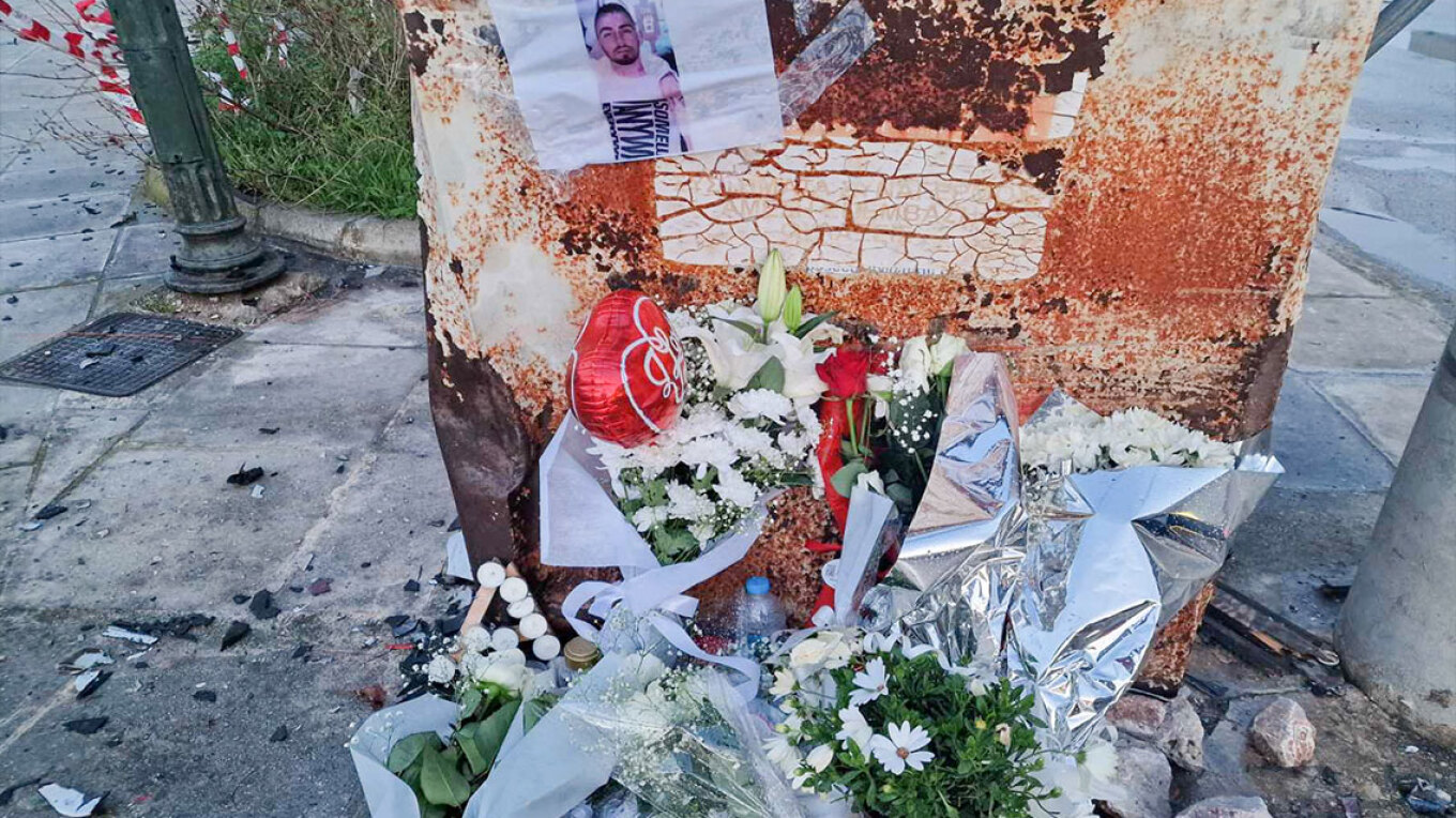 Θρήνος στο Μενίδι για τον 19χρονο που σκοτώθηκε στο τροχαίο στο οποίο ενεπλάκη ο Γιάννης Ξανθόπουλος - Δείτε φωτογραφίες