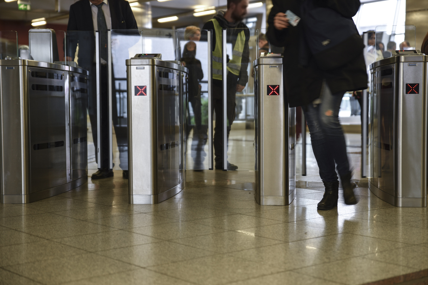 Οικονόμου: Σε 700.000 αυξήθηκαν το τελευταίο τρίμηνο οι έλεγχοι για εισιτήριο στα ΜΜΜ