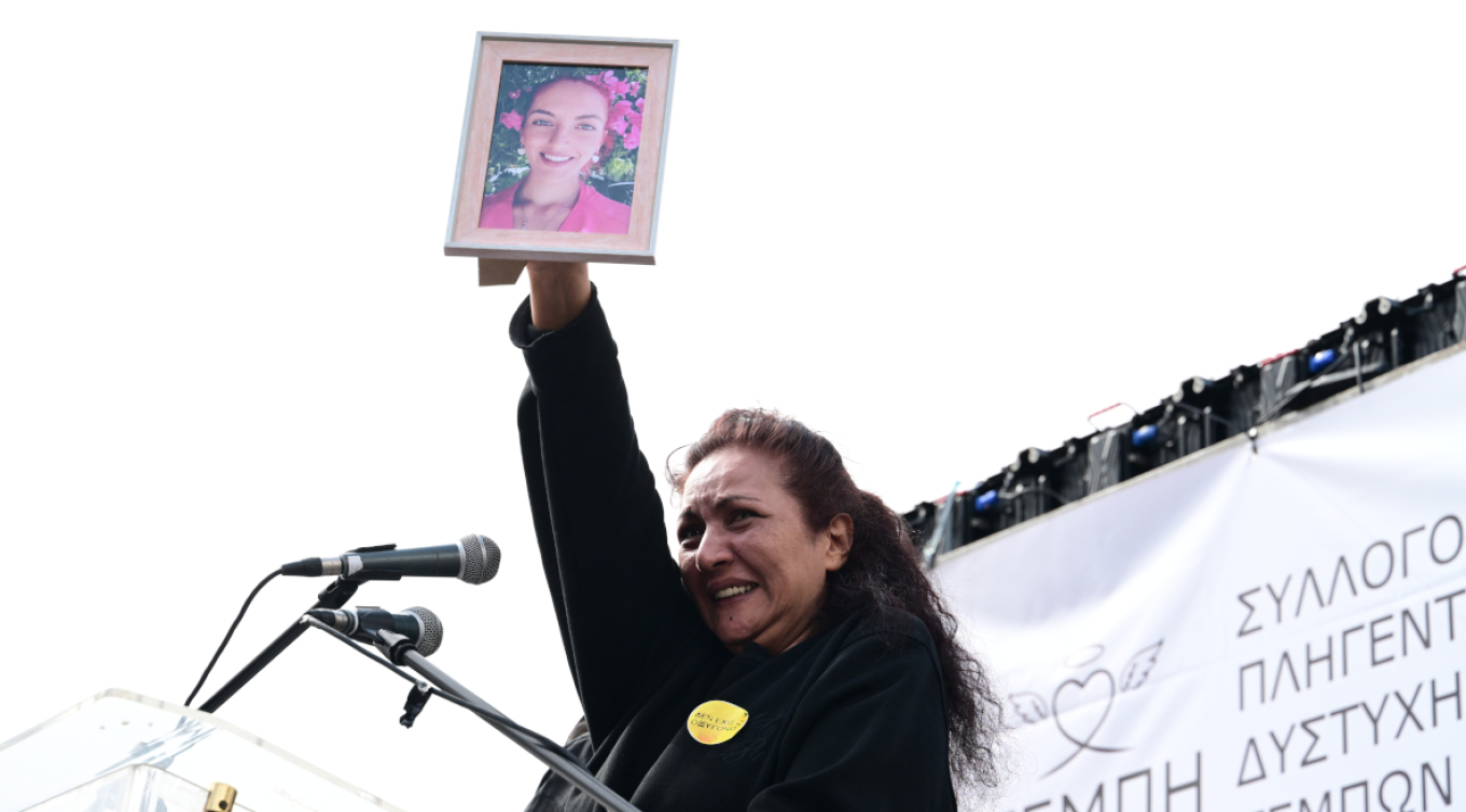 Είμαι εξοργισμένη, λέει η μητέρα της Κυριακής Γρίβα για τη μεταφορά της Βανδή με περιπολικό