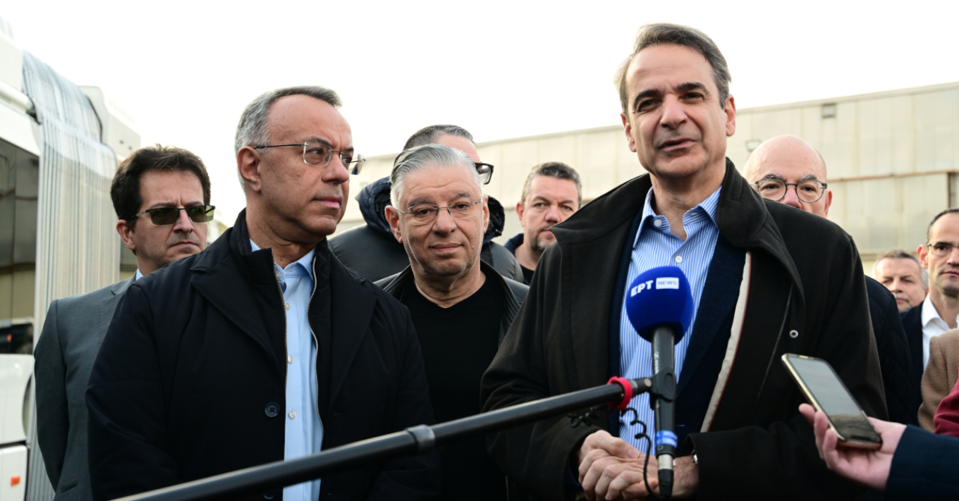 Μητσοτάκης στο αμαξοστάσιο της ΟΣΥ: Καινούργια λεωφορεία έως τα μέσα του 2025 και αύξηση δρομολογίων