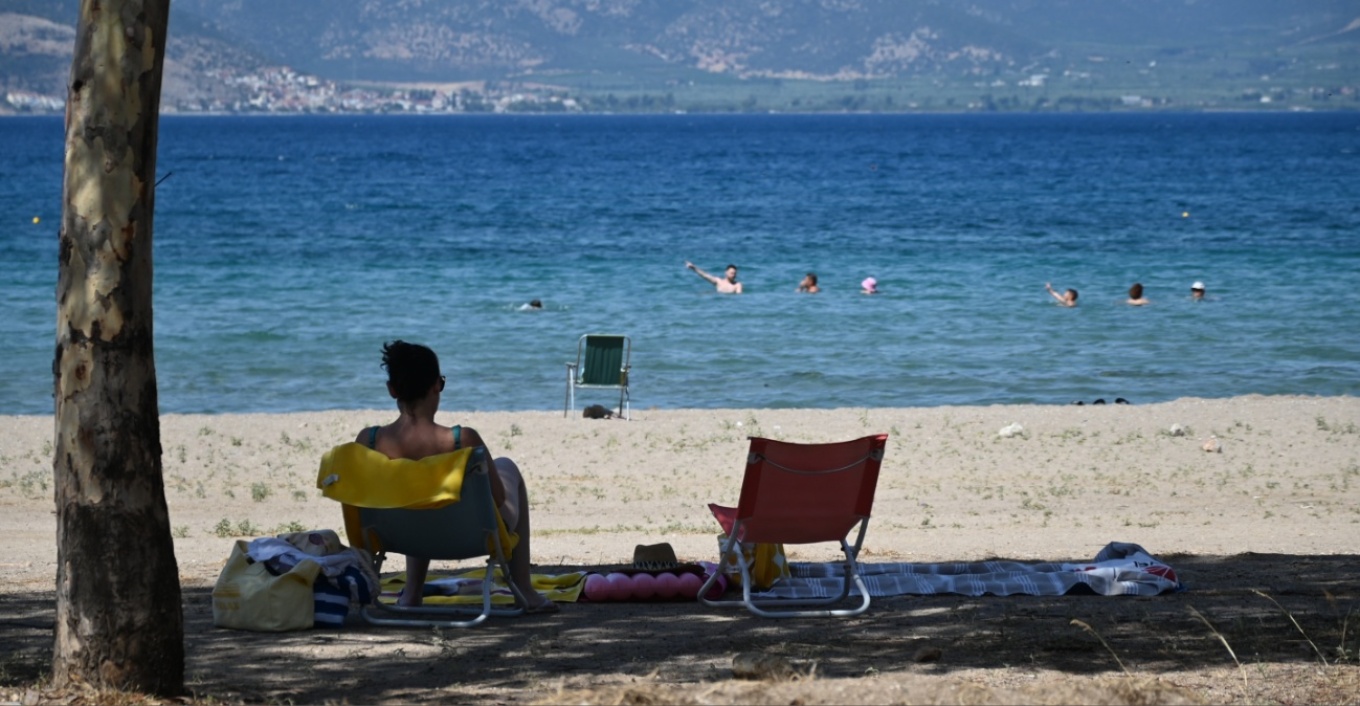 Καιρός: Επιμένουν τα 40άρια και το μελτέμι - Σε ποιες περιοχές υπάρχει πολύ υψηλός κίνδυνος πυρκαγιάς