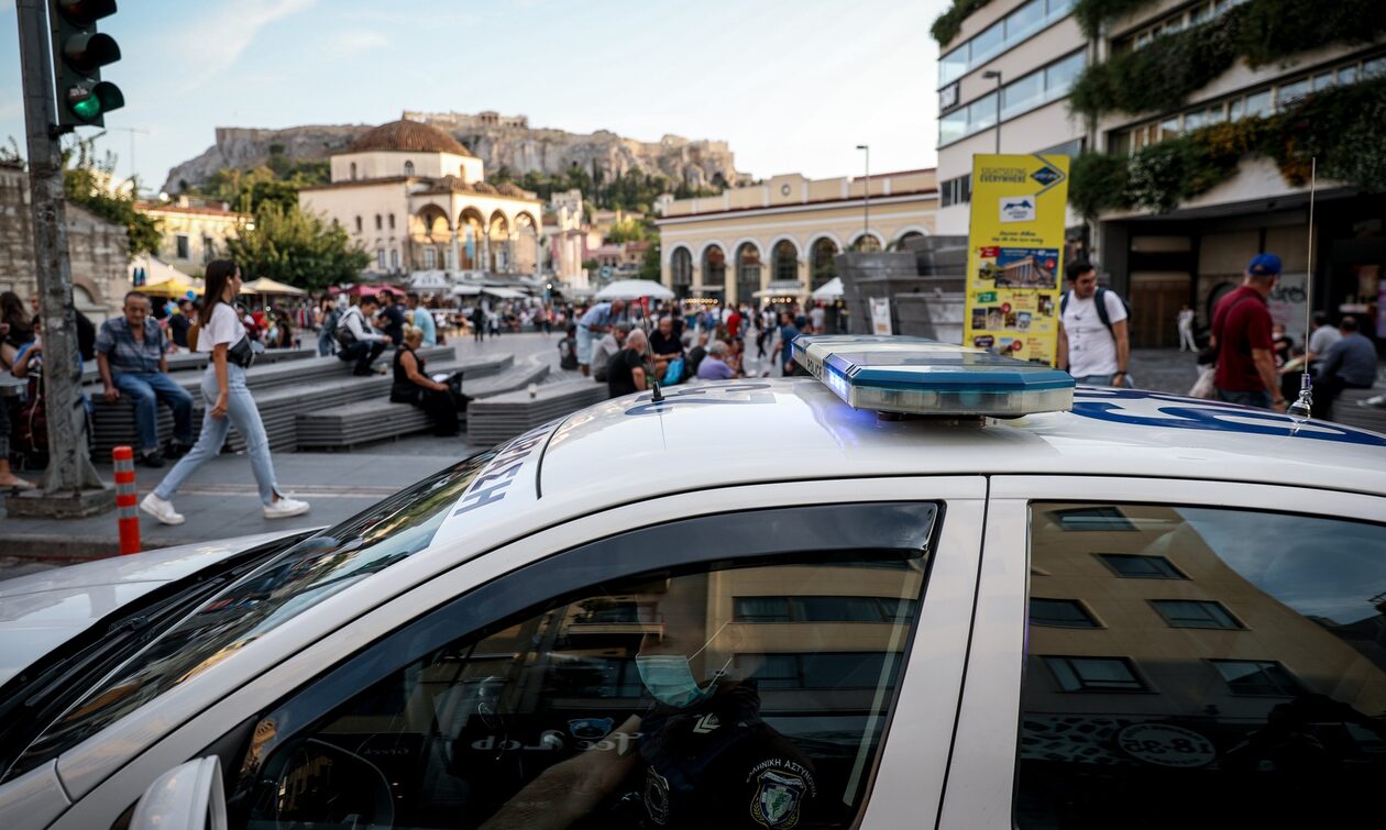 Άγρια συμπλοκή στο Μοναστηράκι - Μαχαίρωσαν 16χρονο