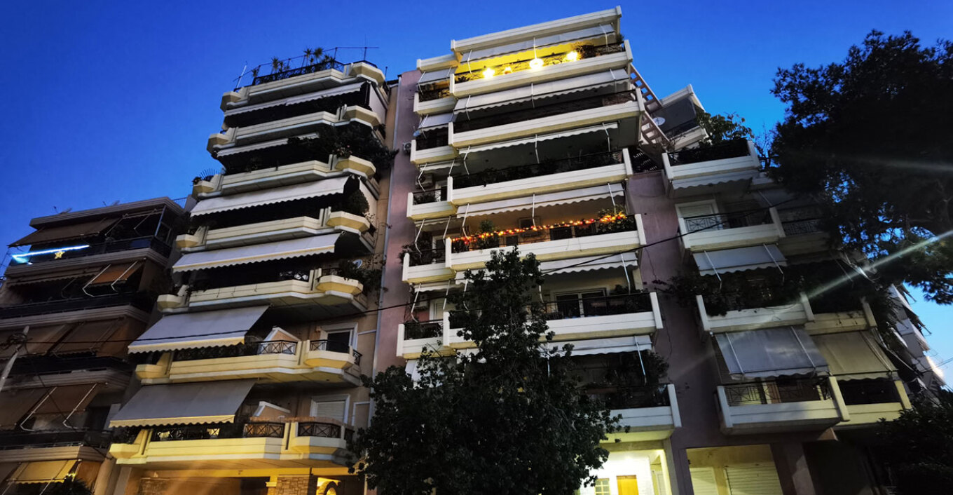 Νεκρός από χτυπήματα με ψαλίδι 16χρονος στη Νέα Σμύρνη - Συνελήφθη ο 18χρονος αδελφός του, τσακώθηκαν για ρούχα