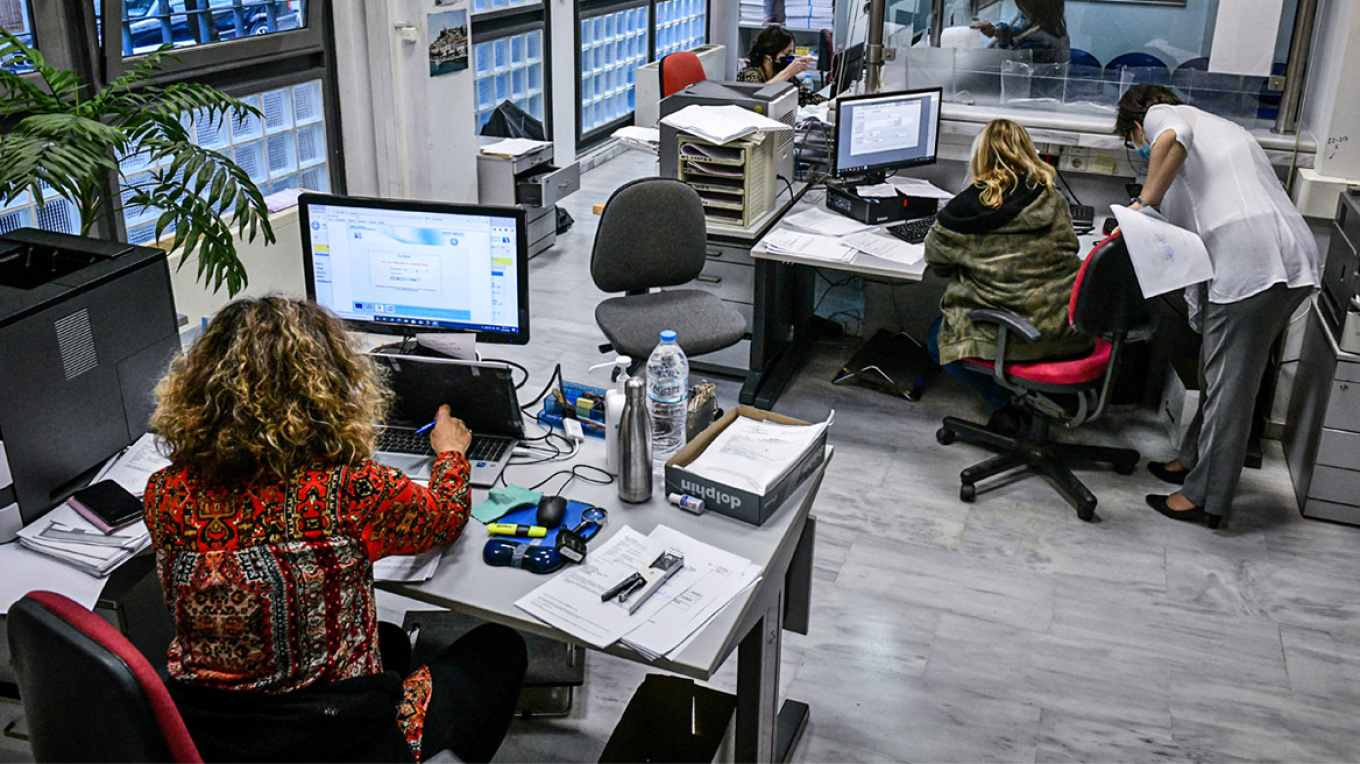 Τι αλλάζει στις φετινές φορολογικές δηλώσεις: Οι αλλαγές στη διαδικασία και τα αυστηρά πρόστιμα