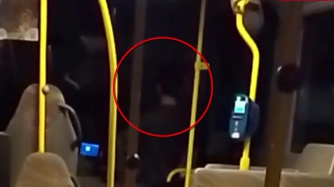 Απομακρύνθηκε ο οδηγός του ΟΑΣΑ που έδωσε το τιμόνι λεωφορείου σε ανήλικο στο Μενίδι