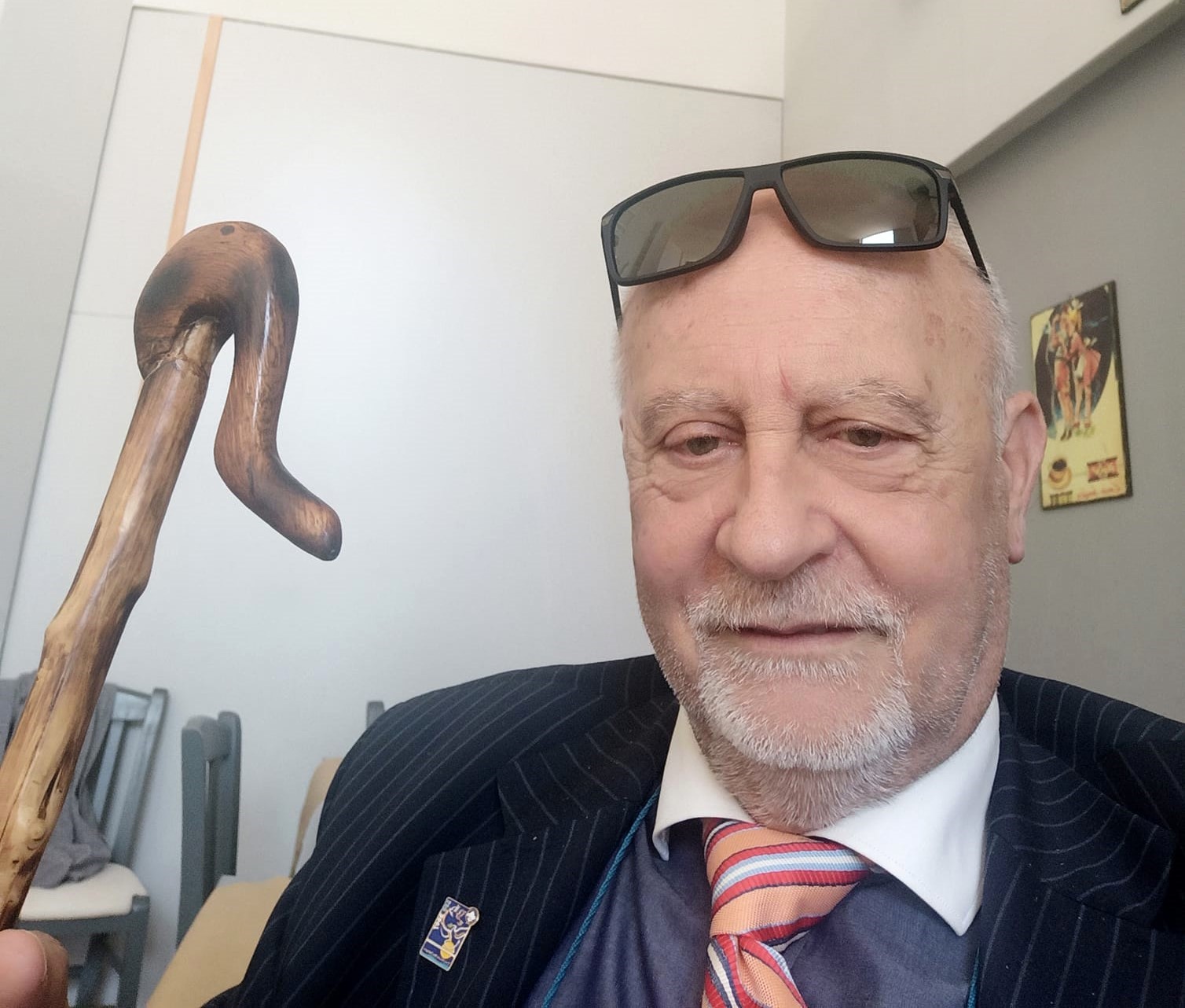 Θέμης Οικονόμου: Το πολιτικό μόρφωμα που ευτελίζει τον θεσμό με την ανοχή - και τη βολή - του δημάρχου