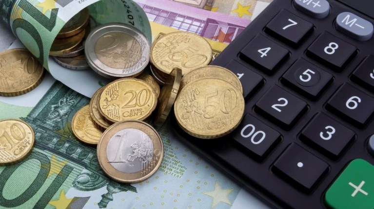 Σενάριο για περαιτέρω μείωση των ασφαλιστικών εισφορών από 1/1/2025
