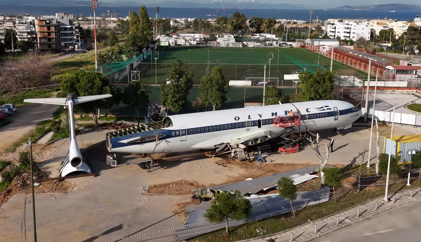 Βίντεο: Το Boeing 727 της Ολυμπιακής γίνεται έκθεμα προς επίσκεψη από τον κόσμο στην Βουλιαγμένη