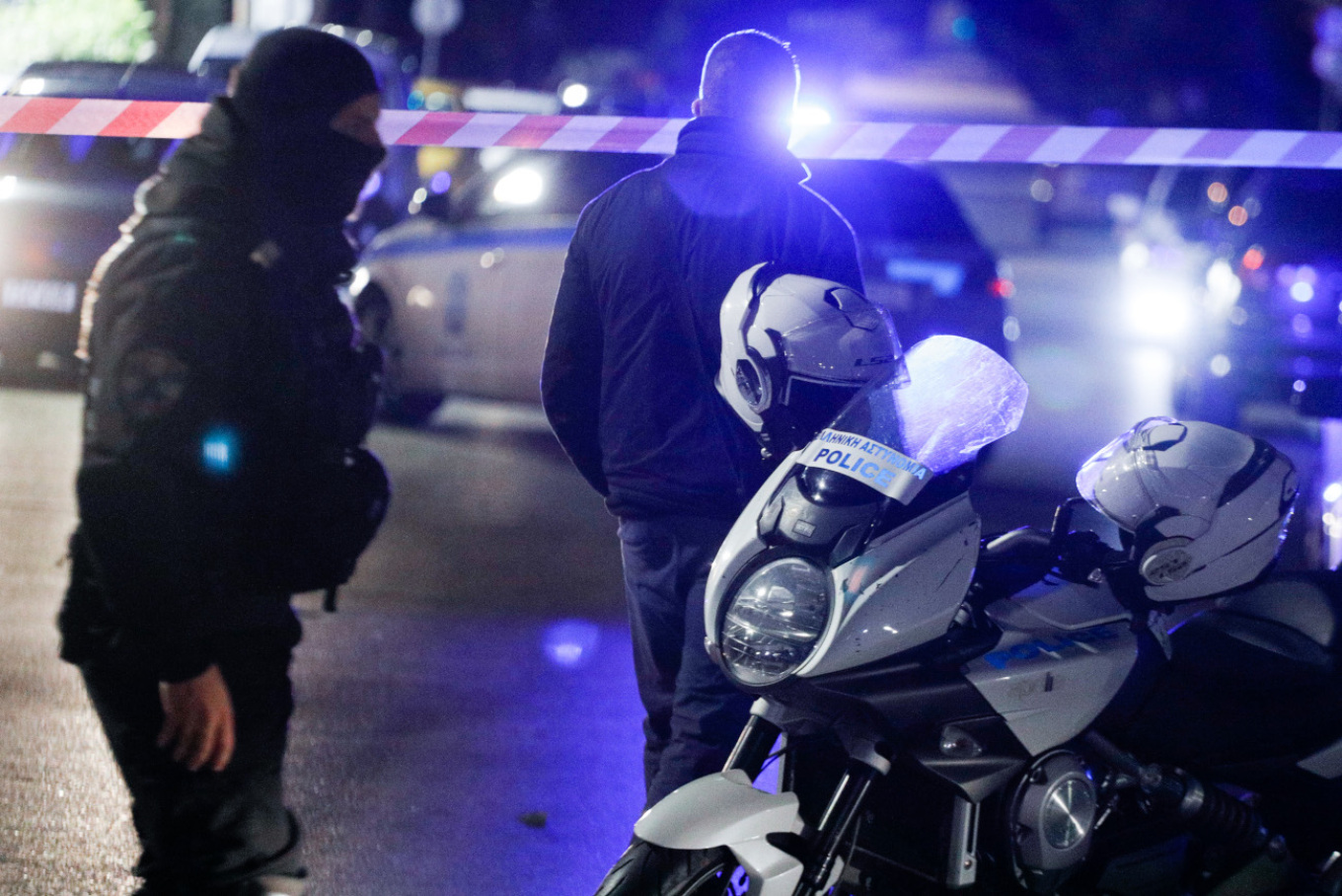 Δείτε βίντεο με την σύλληψη επίδοξου διαρρήκτη στην Καλλιθέα - Αναρριχήθηκε από την υδρορροή