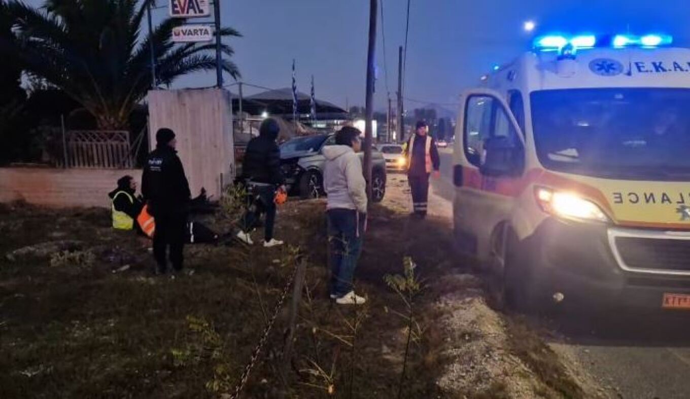 Αυτοκίνητο έπεσε πάνω σε απορριμματοφόρο στο Πόρτο Ράφτη – Τραυματίστηκαν δύο εργαζόμενοι 