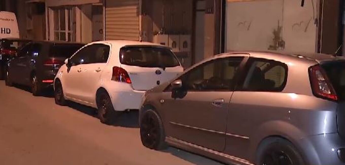 Επιτέθηκε με μαχαίρι στον πρώην εργοδότη του και προκάλεσε φθορές σε 11 αυτοκίνητα