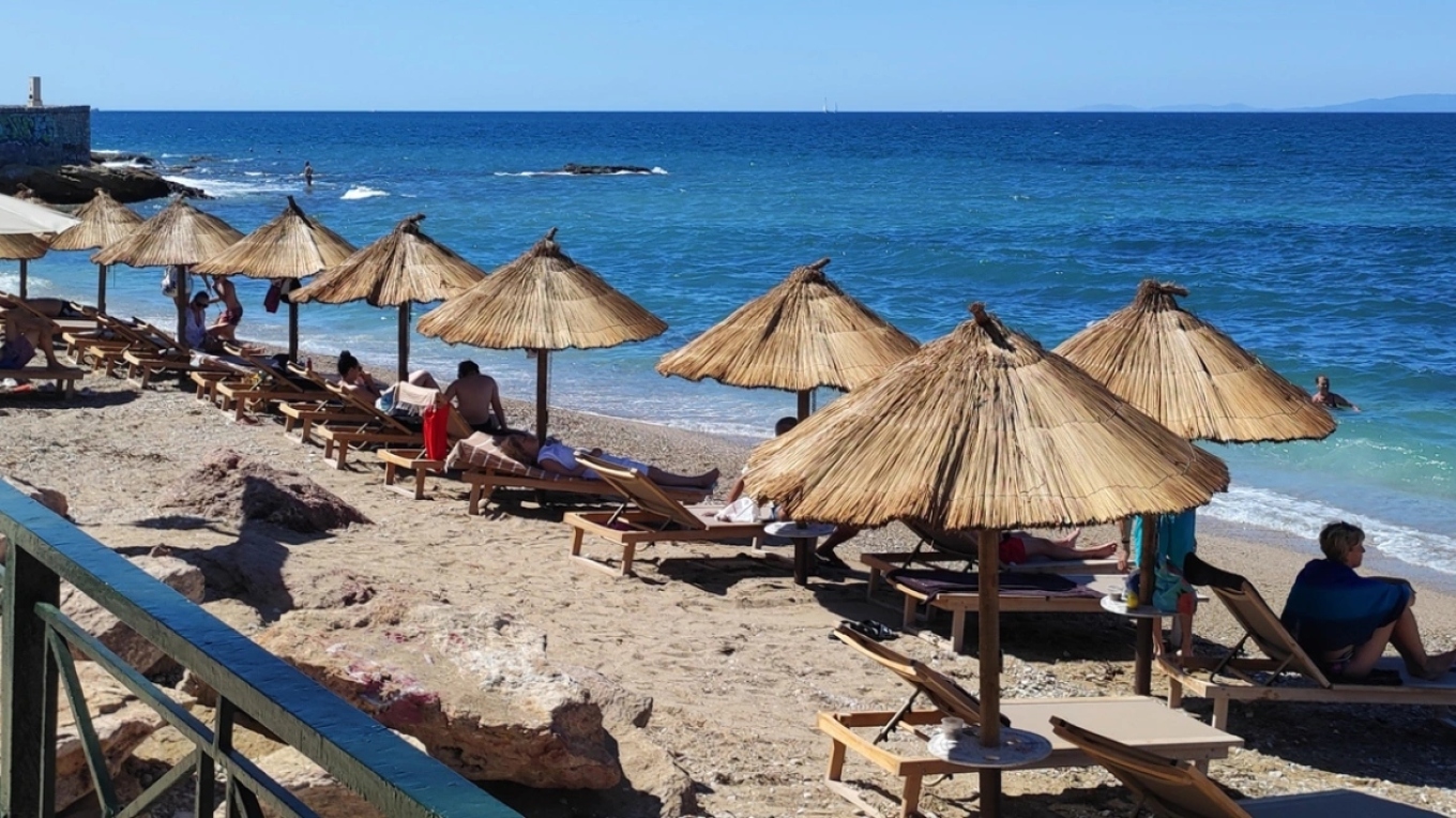 Mαζικοί έλεγχοι στις παραλίες ακόμη και με drones και υψηλά πρόστιμα για τους παρανομούντες