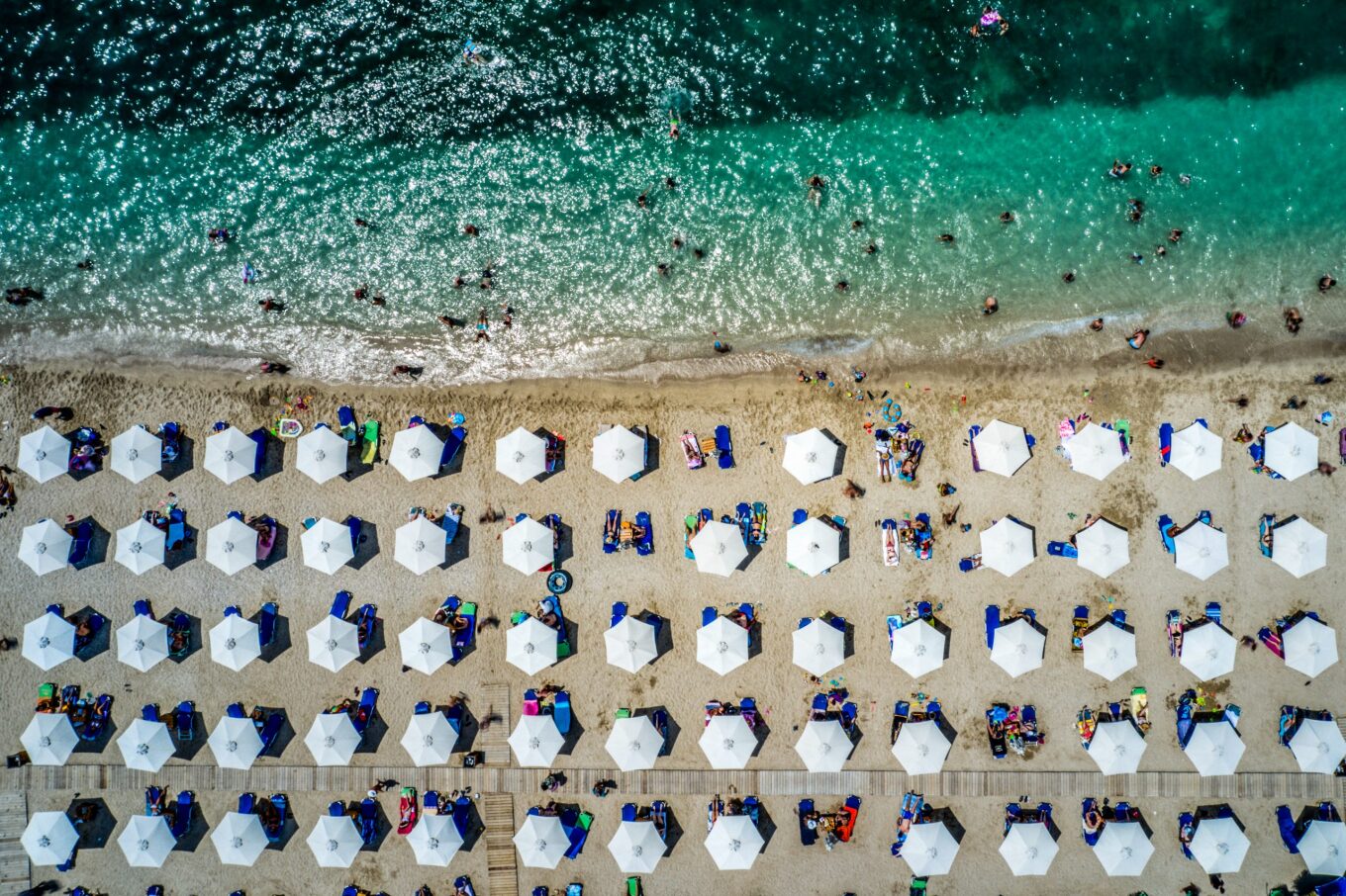 Τελευταία ευκαιρία των δήμων για τακτοποίηση κατασκευών σε αιγιαλούς - Παράταση για αυθαιρεσίες, αναστέλλονται οι κυρώσεις