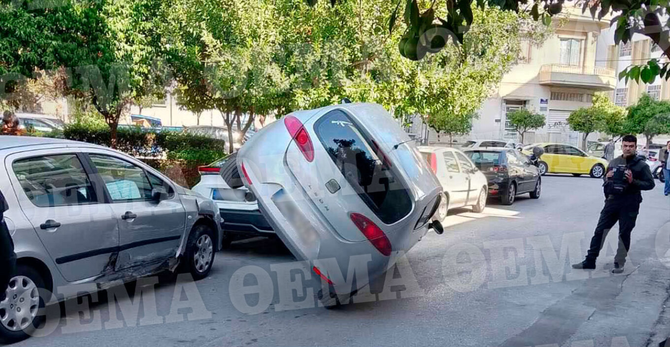 Επεισοδιακή καταδίωξη στη Νίκαια με αυτοκίνητο να καταλήγει σε σταθμευμένα οχήματα – Δείτε φωτογραφίες