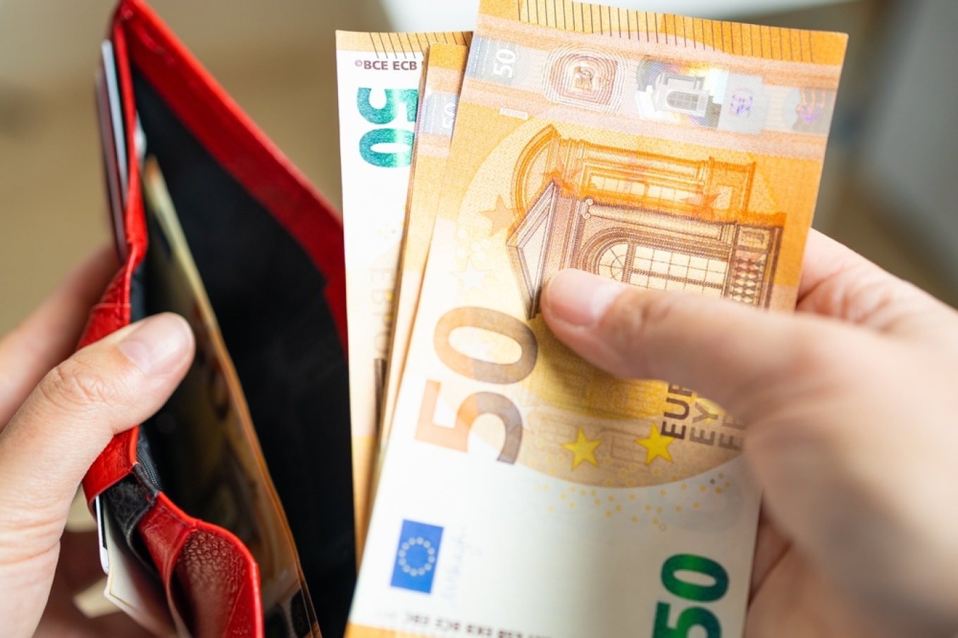 Δώρο Πάσχα 2025: Μέχρι πότε πρέπει να γίνει η πληρωμή - Τι γίνεται αν δεν καταβληθεί