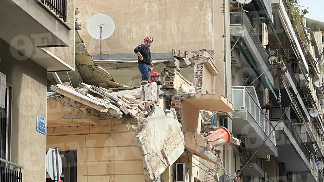 Τραγωδία στον Πειραιά: Ο εργολάβος είχε άδεια μόνο για ελαιοχρωματισμό – Ανασφάλιστοι και οι 8 εργαζόμενοι