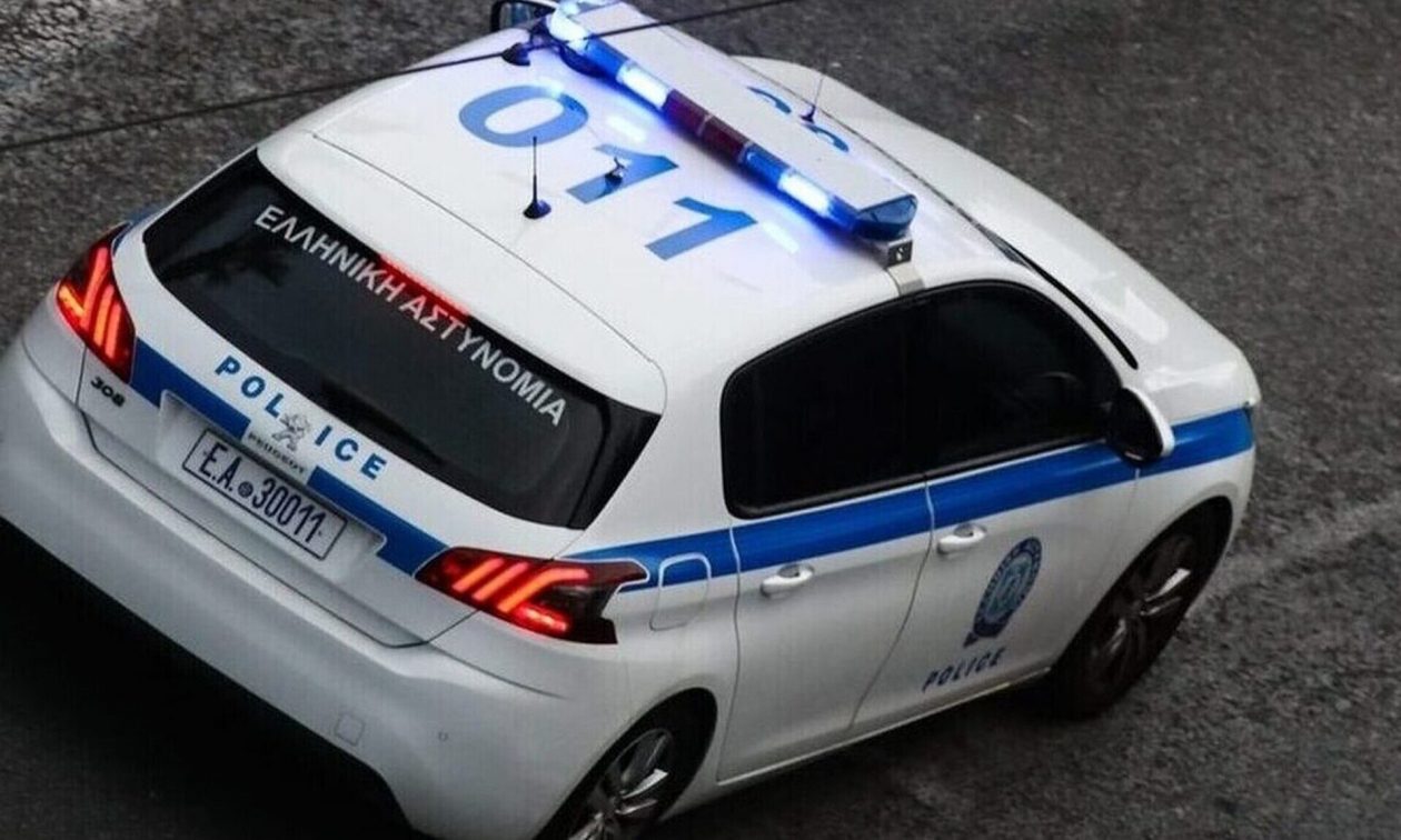 Οδηγός έπεσε πάνω σε 17 σταθμευμένα οχήματα στην Πλατεία Αμερικής