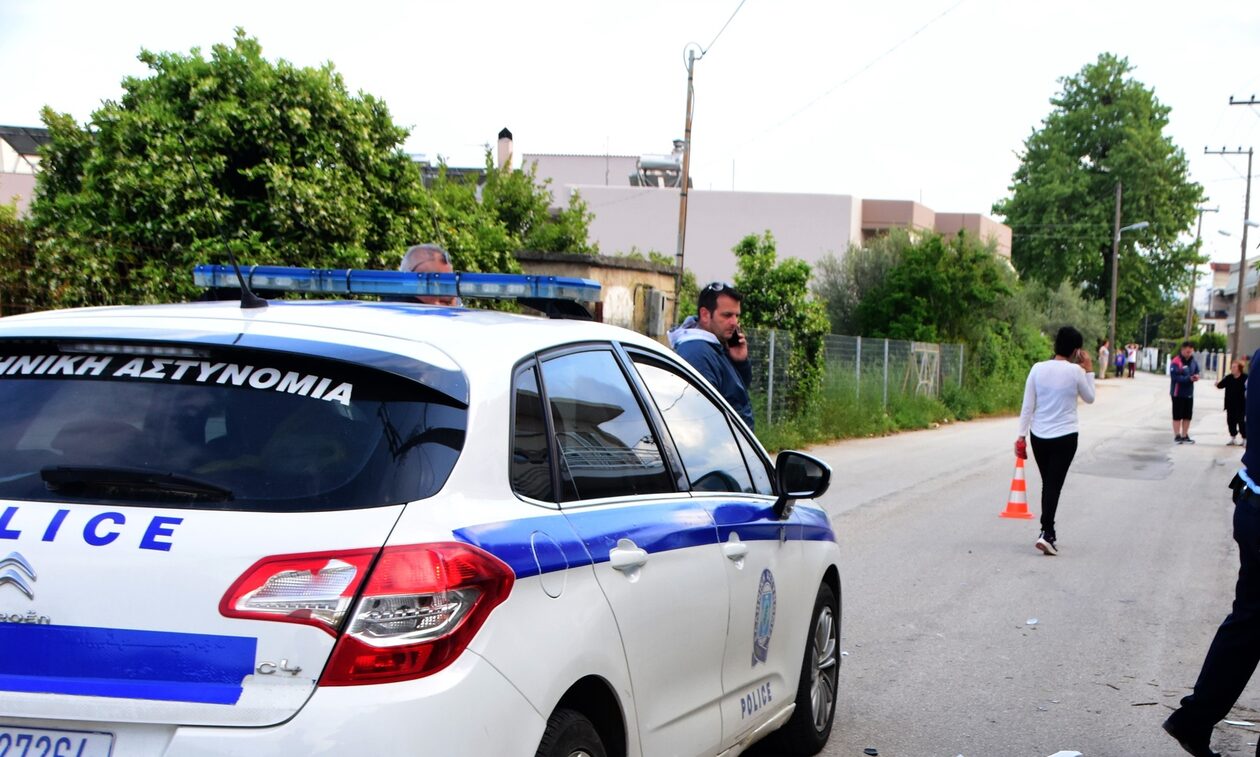 Άγνωστος έσπασε βιτρίνες σε πέντε καταστήματα για να τα διαρρήξει