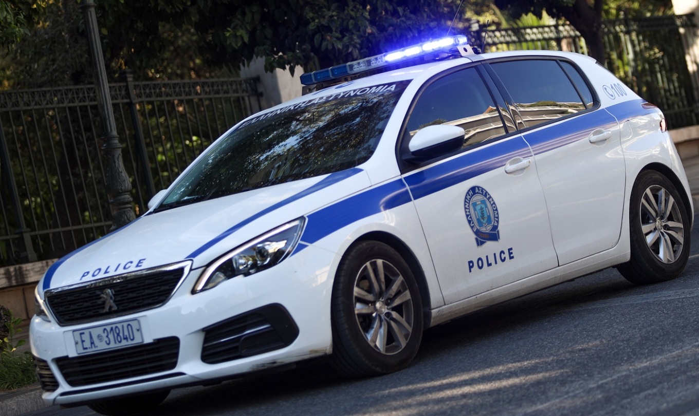 Κηφισιά: Χειροπέδες σε 15χρονο και 18χρονο για ληστεία στο άλσος Συγγρού