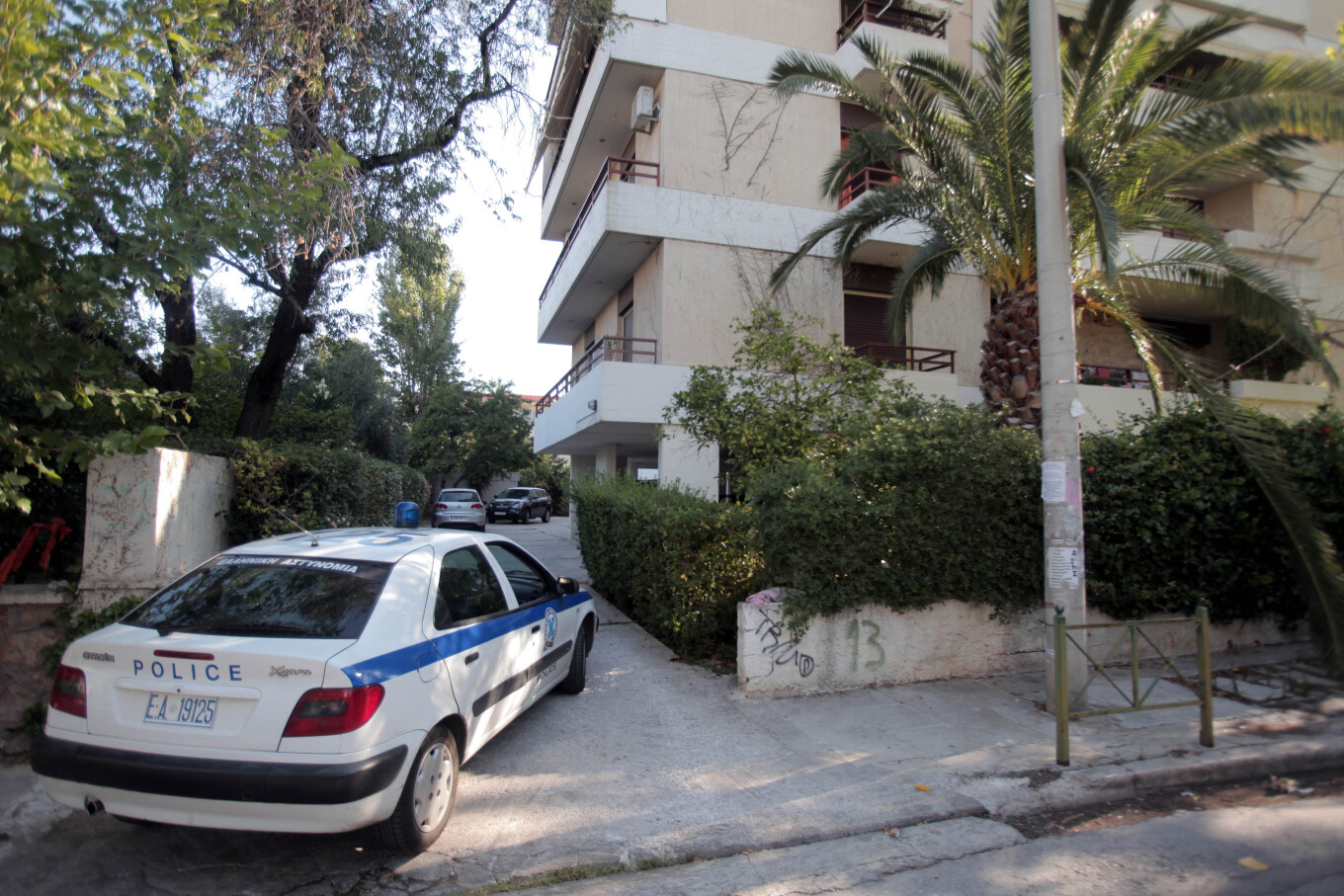 Άνδρας έχει ταμπουρωθεί σε διαμέρισμα στον Χολαργό και απειλεί αστυνομικούς