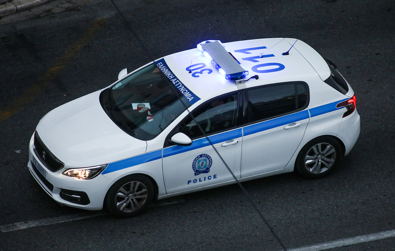 Εισβολή ληστών σε μίνι μάρκετ στο Αιγάλεω - Απείλησαν τον υπάλληλο και απέσπασαν χρήματα