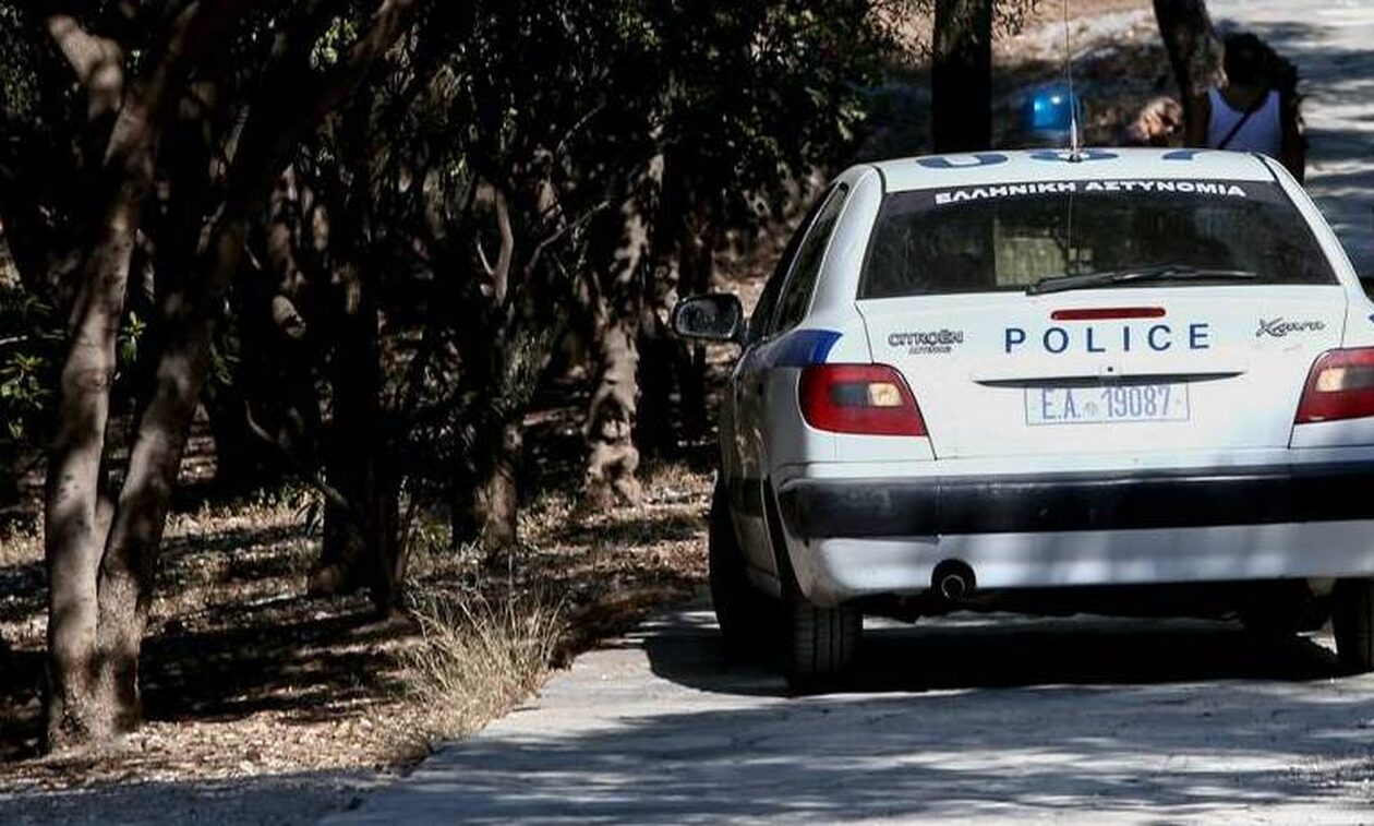 Συναγερμός στο Παλαιό Φάληρο για ύποπτο όχημα - Φέρεται να βρέθηκε οπλισμός