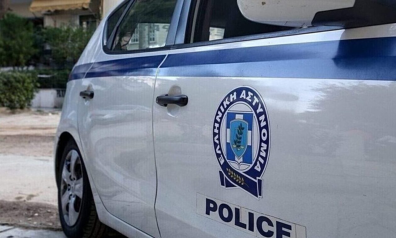 Φορτηγο έπεσε σε κολώνα της ΔΕΗ στη Βάρης-Κορωπίου - Με δυσκολία η κυκλοφορία των οχημάτων