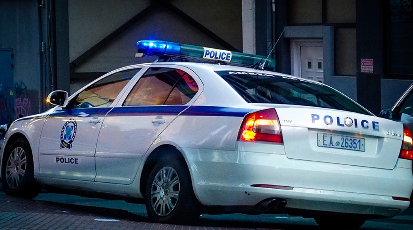 Μενίδι: Συνελήφθη 18χρονος οδηγός οχήματος που συγκρούστηκε με περιπολικό - Δύο αστυνομικοί τραυματίες