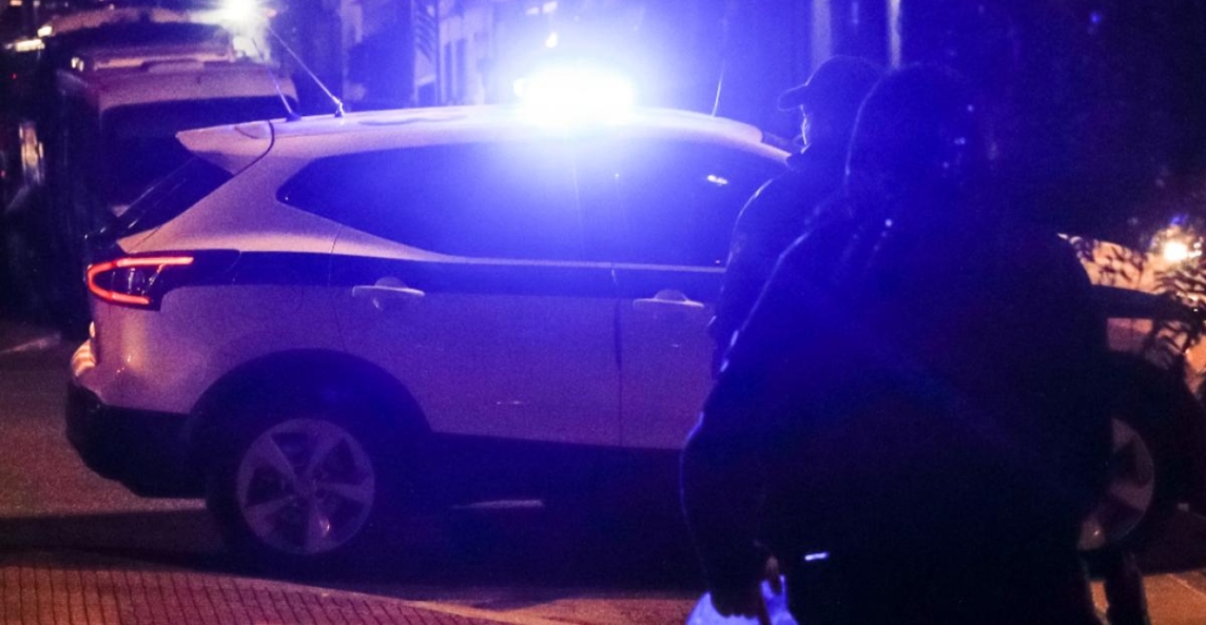 Έκρηξη έξω από ναυτιλιακή εταιρεία στον Πειραιά