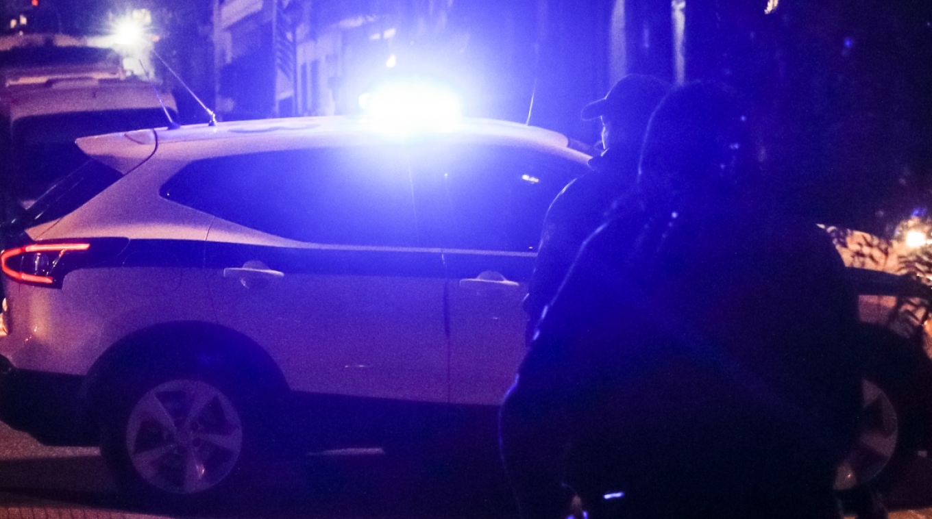 Πυροβολισμοί με έναν 22χρονο τραυματία στο Περιστέρι - Τον παράτησε ο οδηγός του αυτοκινήτου στο οποίο επέβαιναν