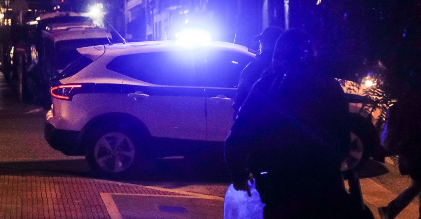 Επεισόδια με Ρομά στον Ασπρόπυργο - Επίθεση με πέτρες σε πυροσβεστικό όχημα, ένας τραυματίας