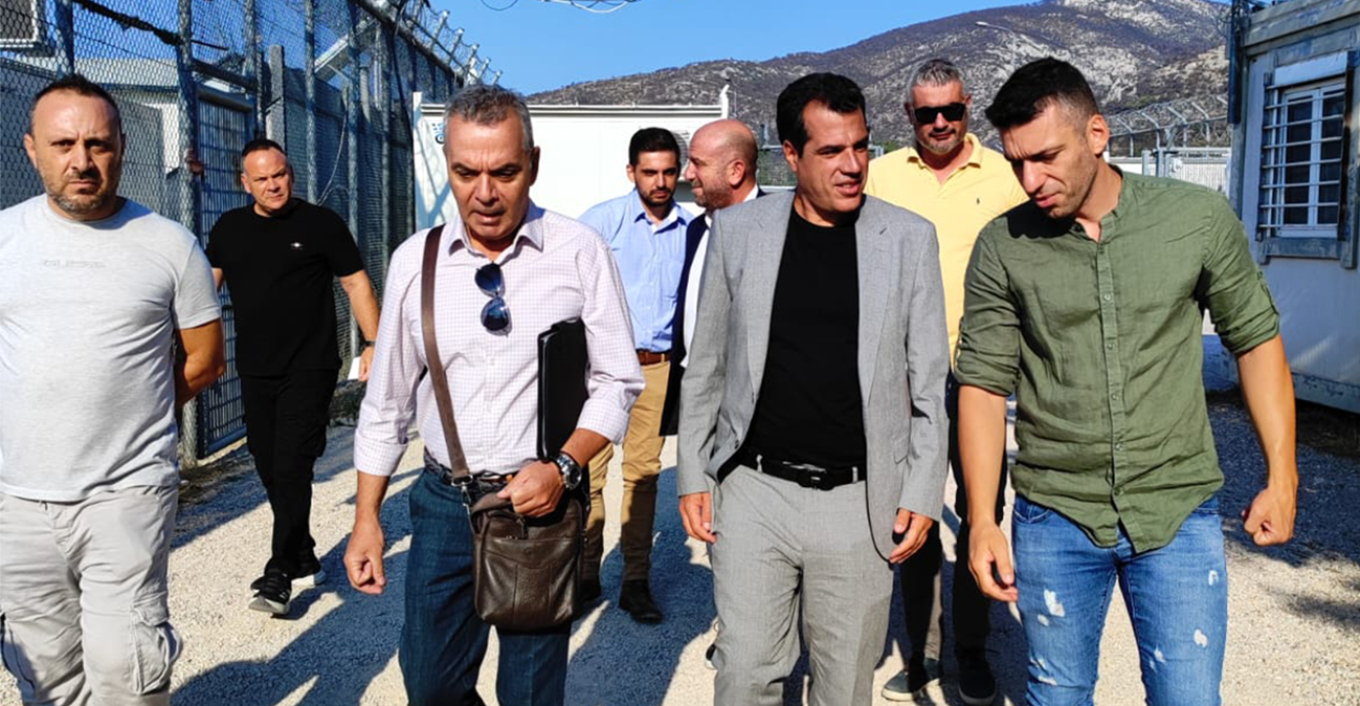 Στην Αμυγδαλέζα ο Πλεύρης: Επιθεώρησε τις εγκαταστάσεις που θα κρατούνται όσοι παράνομοι μετανάστες είναι προς απέλαση