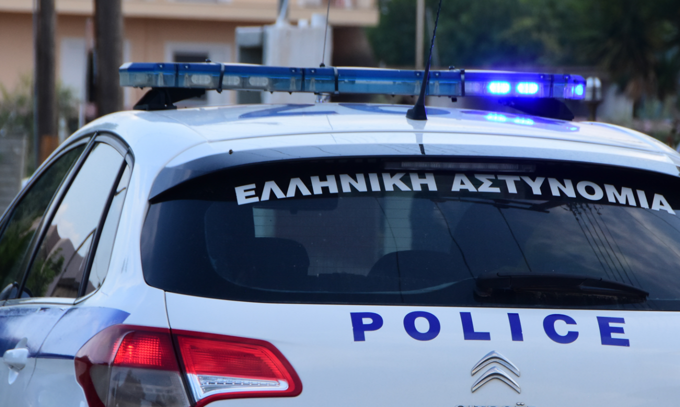 Άντρας επιτέθηκε και τραυμάτισε τη σύντροφό του με αιχμηρό αντικείμενο στα Πατήσια