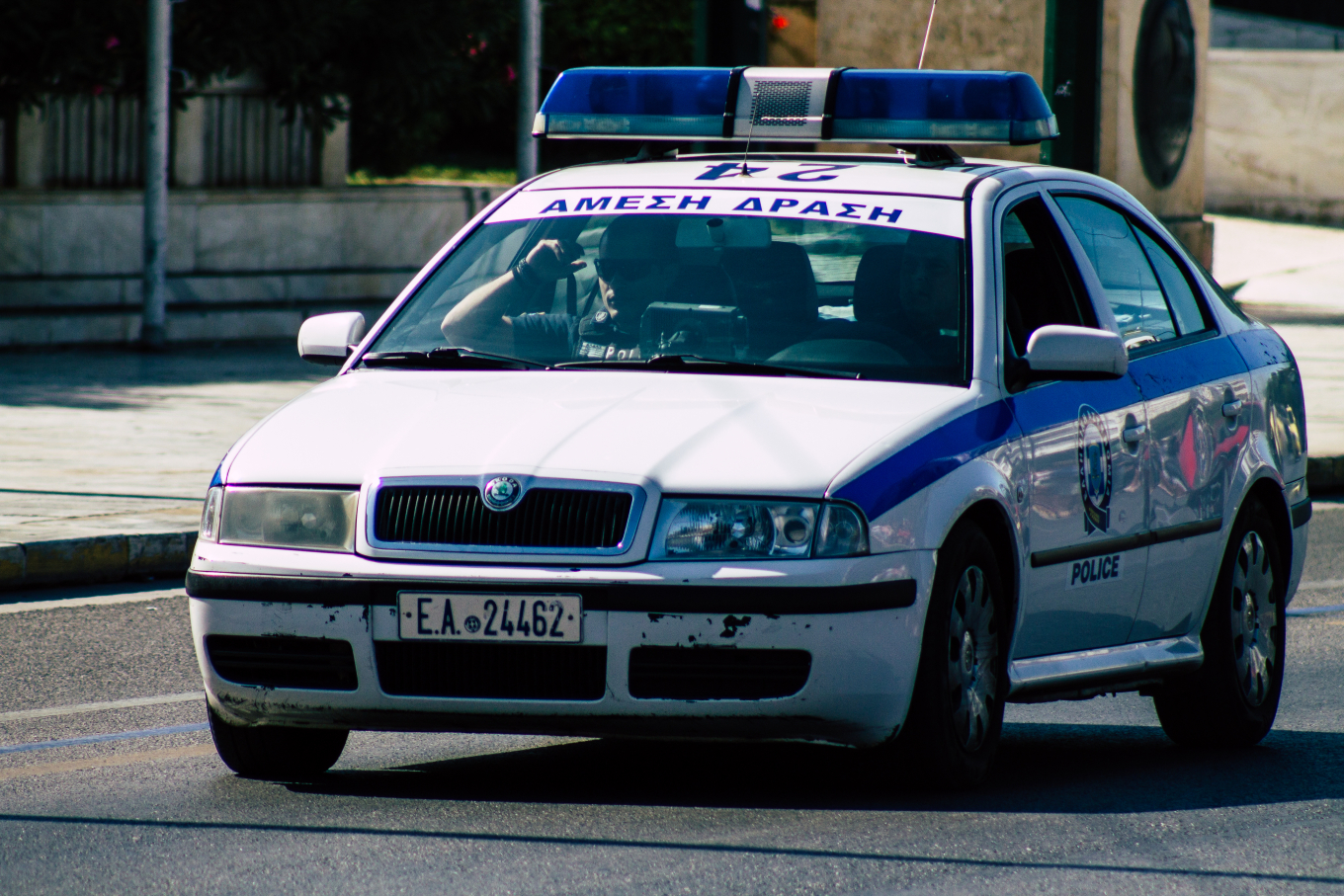 Ένοπλη ληστεία σε τράπεζα στη Νέα Φιλαδέλφεια - Απείλησε τους υπαλλήλους με όπλο, άρπαξε τα χρήματα και εξαφανίστηκε