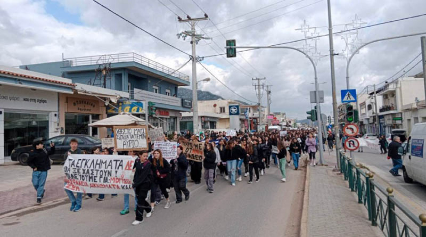 Κλειστή η Λεωφόρος Μαραθώνος από Ραφήνα ως το Πικέρμι - Σε εξέλιξη πορεία μαθητών