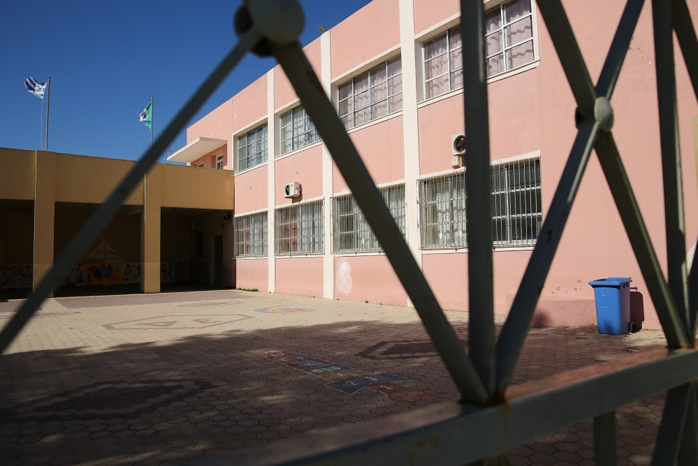 Συνελήφθη καθηγητής Γυμνασίου στο Μαρκόπουλο - Διαπληκτίστηκε με μαθητή για ένα μπαλόνι