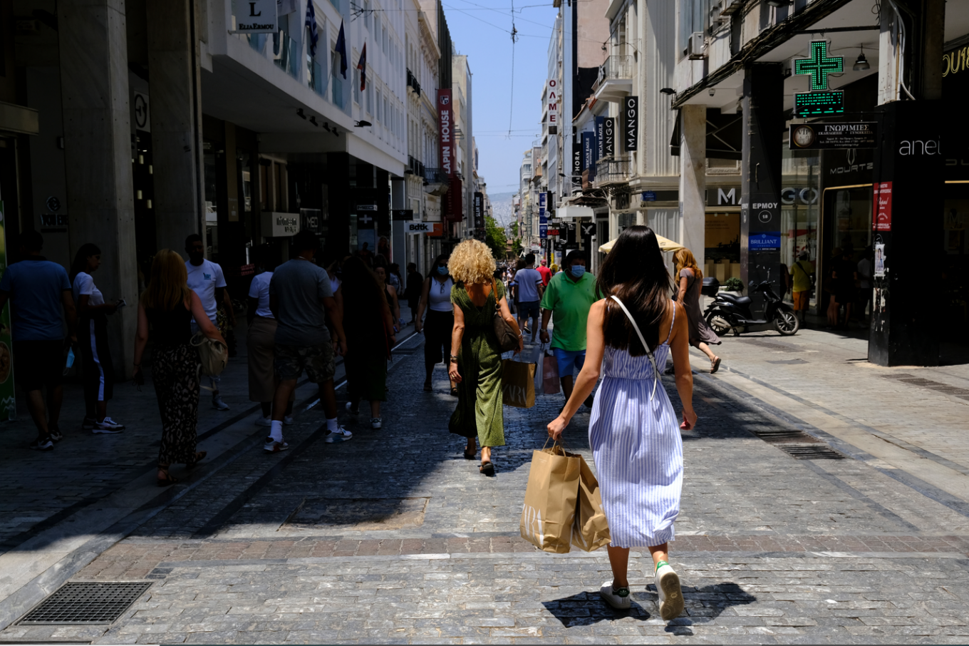 Πότε αρχίζουν οι εκπτώσεις 2025 - Ποια Κυριακή θα είναι ανοιχτά τα καταστήματα