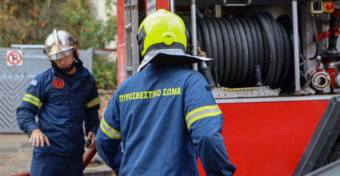 Κατέρρευσε τμήμα κτηρίου στο Πασαλιμάνι - Έρευνες για τυχόν εγκλωβισμένους