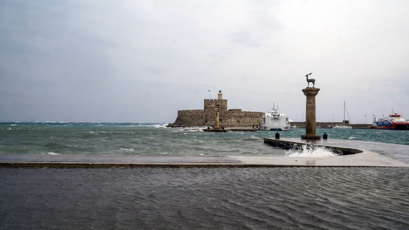 Ισχυρές βροχές και καταιγίδες σήμερα - Τι καιρό θα κάνει το Σαββατοκύριακο