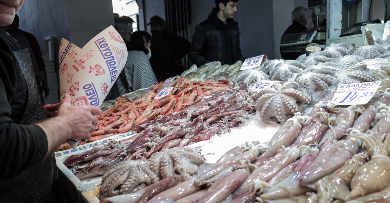 Συμβουλές ΕΦΕΤ για τη Σαρακοστή - Τι να προσέξουμε στα καλαμάρια, το τουρσί, τον χαλβά