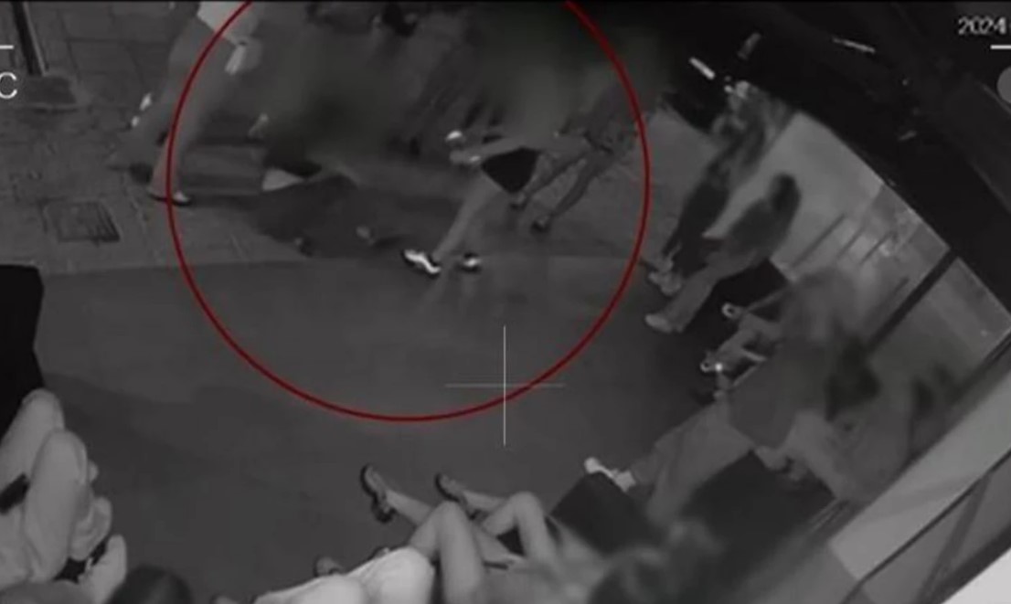 Επέστρεψε στο σχολείο η 14χρονη που ξυλοκοπήθηκε άγρια από συμμαθήτριές της στη Γλυφάδα - Άλλαξε σχολείο μία εκ των δραστριών με απόφαση του Συλλόγου Διδασκόντων - Τι εξετάζουν τώρα οι Αρχές