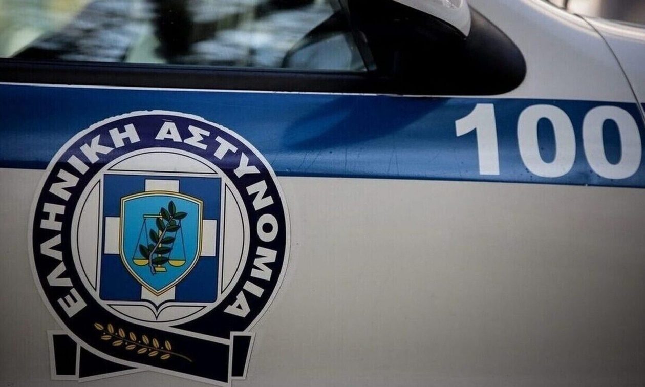 Του άρπαξε την τραπεζική κάρτα και του απέσπασε πάνω από 8.000 ευρώ