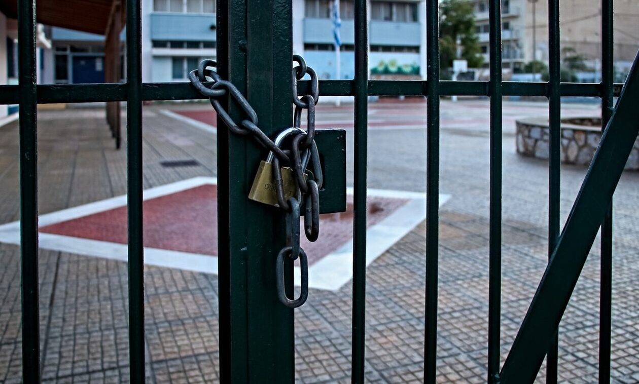 Πότε κλείνουν τα σχολεία για τις διακοπές - Πότε επιστρέφουν οι μαθητές στα θρανία