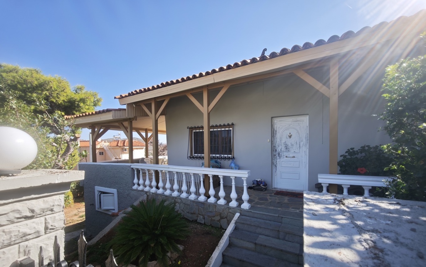 «Φαινόταν σαν να ήθελε κάτι να πει, το παιδί ήταν τρομαγμένο» λένε γείτονες της 40χρονης που ξυλοκόπησε άγρια ο σύντροφός της στο Κορωπί